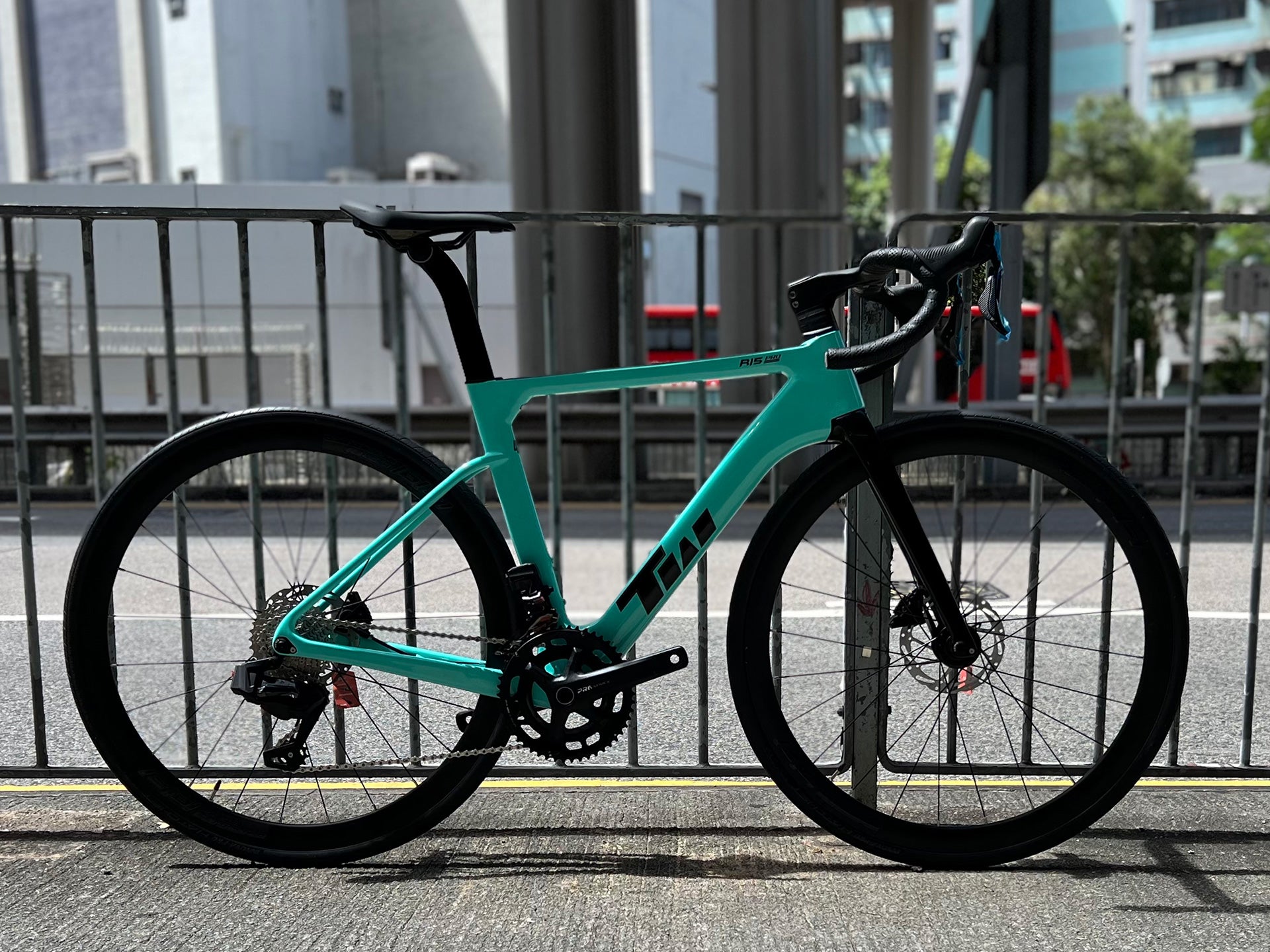 【RITAO CHAN公式アカウント04】◆端渓硯（鷓鴣斑・蕉葉白／十吋） Twitter R15 Pro 700C 碟剎公路車- 無線電子轉波– Asia Bicycle 亞洲單車