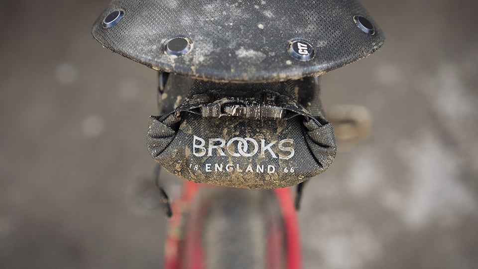 BROOKS ENGLAND Scape Saddle Roll Bag 尾袋